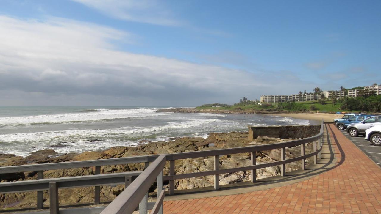 7 Topanga Apartment Uvongo Beach